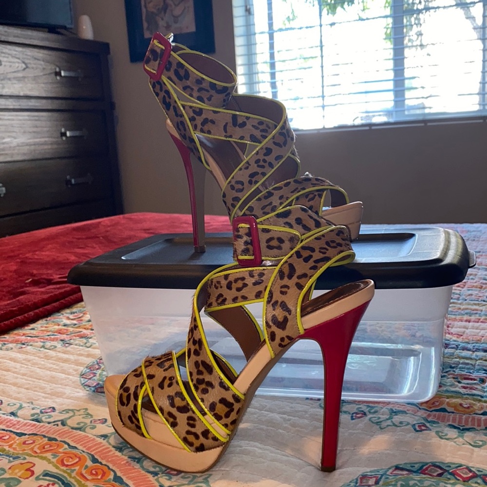 LIKE NEW!! Jessica Simpson Animal Print Heels